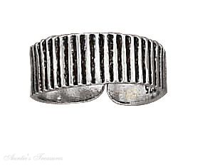 Wide Lined Toe Ring