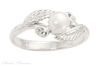 Button Pearl Two Leaves Ring