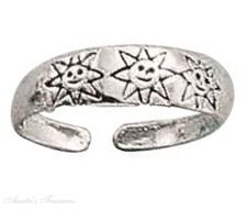 3 Smiling Suns Toe Ring