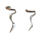 Right Only Medium Flame Wiggle Wave Ear Cuff
