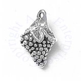 3D Detailed Bunch Cluster Of Grapes Charm