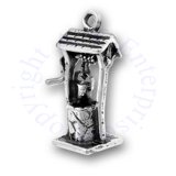 3D Old Fashion Wishing Well With Water Bucket Charm