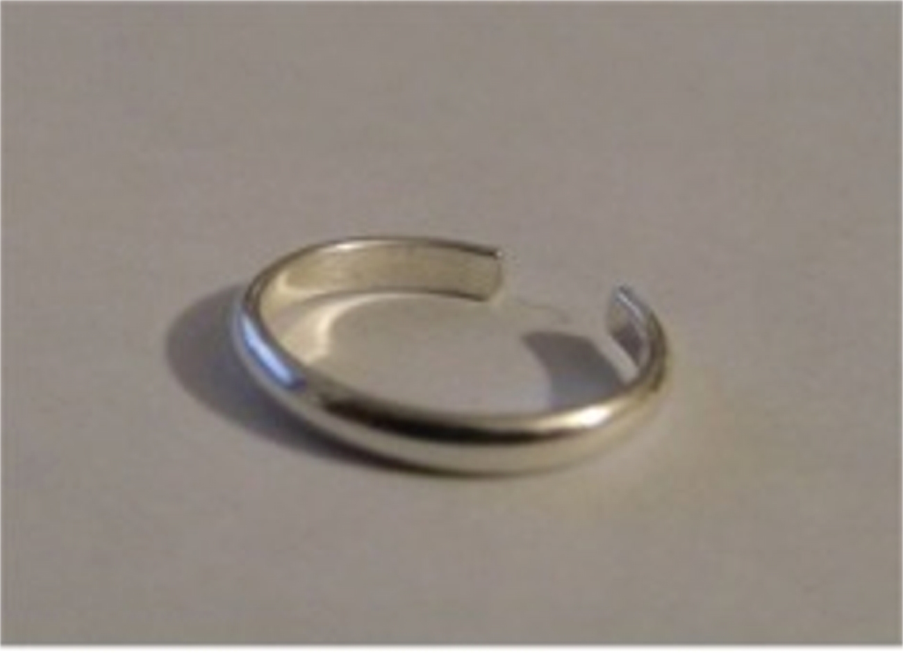 Nonpiercing Half Rounded Band Ear Cuff Or Ear Wrap Nonpiercing Half Rounded Band Ear Cuff Or Ear Wrap